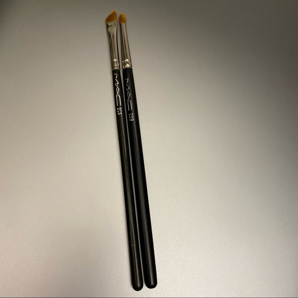 MAC 266 & 209 Natural Hair Brushes - Picture 7 of 7